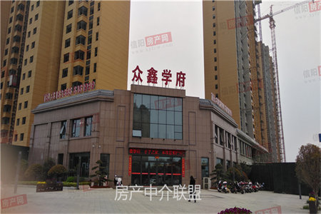 王府馨园五楼117平三室精装带阁楼车库92万可按揭